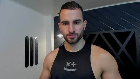 Snapshot of lorenzo_walker_ chatting on December 10, 5:33 pm L O R E N Z O Thumbs Up help online show from December 10, 5:33 pm