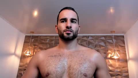 Snapshot of lorenzo_walker_ chatting on February 14, 5:46 pm L O R E N Z O Thumbs Up help online show from February 14, 5:46 pm