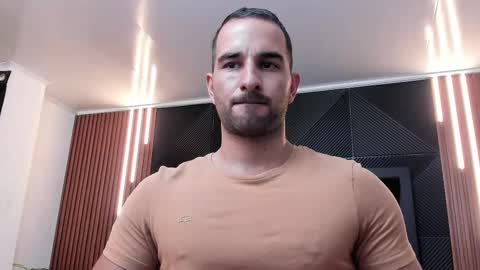 Snapshot of lorenzo_walker_ chatting on March 12, 5:17 pm L O R E N Z O Thumbs Up help online show from March 12, 5:17 pm