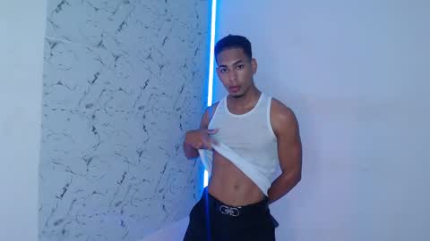 Snapshot of lorian_vikel chatting on September 12, 10:10 pm Lorian Vikel online show from September 12, 10:10 pm