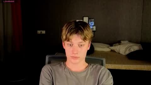 Snapshot of louie_evans chatting on October 12, 8:03 pm louie_evans online show from October 12, 8:03 pm