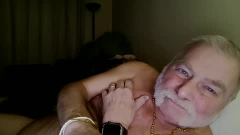 louis_chokdee online show from November 21, 5:45 pm