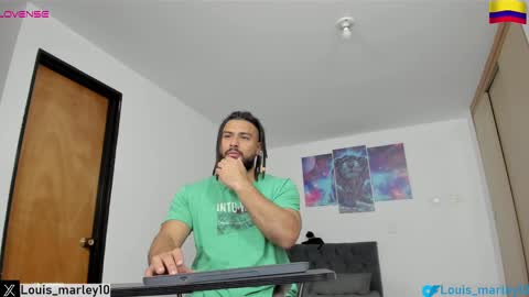 Snapshot of louis_marley_ chatting on March 5, 2:46 am louis_marley_ online show from March 5, 2:46 am