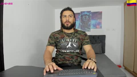 Snapshot of louis_marley_ chatting on December 12, 11:25 pm louis_marley_ online show from December 12, 11:25 pm