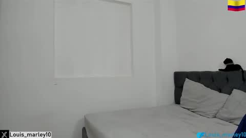 louis_marley_ online show from April 18, 7:07 pm