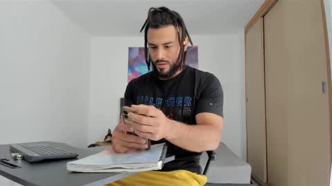 Snapshot of louis_marley_ chatting on February 18, 5:00 pm louis_marley_ online show from February 18, 5:00 pm