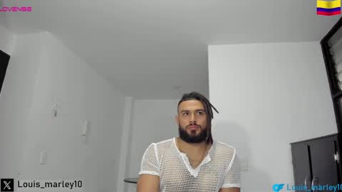Snapshot of louis_marley_ chatting on December 6, 3:30 am louis_marley_ online show from December 6, 3:30 am