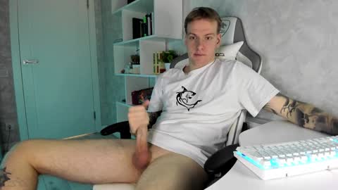 Snapshot of louisjafferson chatting on January 2, 3:05 am Louis online show from January 2, 3:05 am