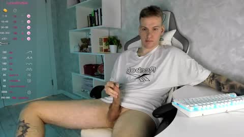 Snapshot of louisjafferson chatting on February 15, 5:50 pm Louis online show from February 15, 5:50 pm