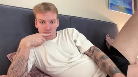 Snapshot of louisjafferson chatting on December 23, 4:06 pm Louis online show from December 23, 4:06 pm