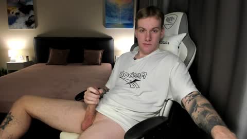 Snapshot of louisjafferson chatting on December 28, 10:55 pm Louis online show from December 28, 10:55 pm