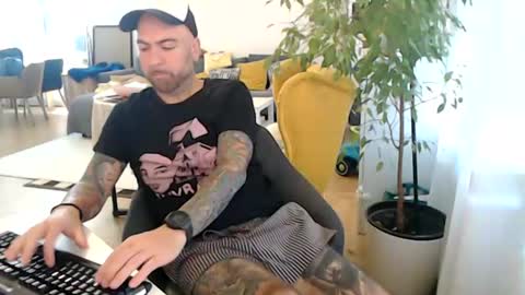 Guapito online show from June 23, 9:25 am
