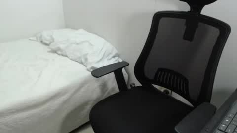 Snapshot of love_room_0206 chatting on January 16, 5:00 am Andys and mary online show from January 16, 5:00 am