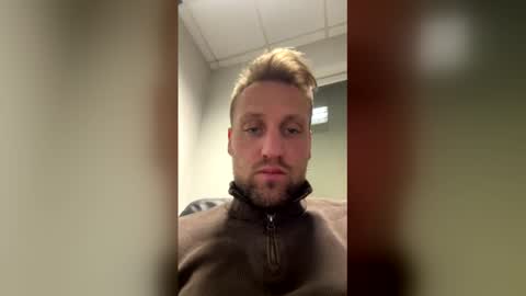 lovefuesse online show from March 3, 8:44 am