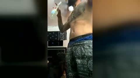 lovehurts282828 online show from June 14, 1:36 am