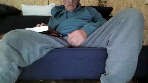 just here to have fun and cum online show from October 31, 7:28 pm