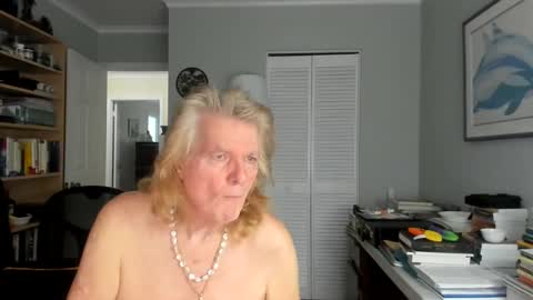 Snapshot of lovestylistwomen chatting on January 21, 3:06 pm Michael online show from January 21, 3:06 pm