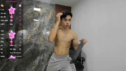 Snapshot of luandy_ chatting on March 6, 11:14 am lUAN online show from March 6, 11:14 am