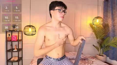 lUAN online show from December 3, 8:04 pm