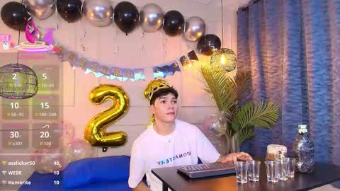 lUAN online show from December 16, 9:44 pm