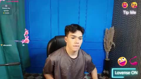 lUAN online show from June 11, 12:03 pm