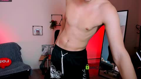 Snapshot of lucas_long_ chatting on September 28, 7:23 pm lucas_long_ online show from September 28, 7:23 pm