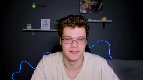 Snapshot of lucas_long_ chatting on September 25, 1:21 pm lucas_long_ online show from September 25, 1:21 pm