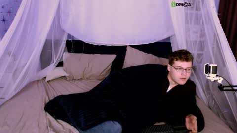 Snapshot of lucas_long_ chatting on October 2, 1:15 pm lucas_long_ online show from October 2, 1:15 pm