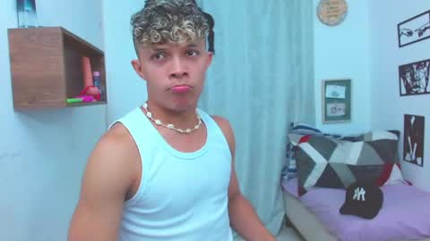 Snapshot of lucas_luxx1 chatting on October 7, 9:19 pm Lucas Luxx online show from October 7, 9:19 pm