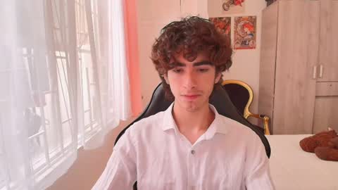 Snapshot of lucas_xo chatting on October 15, 8:38 pm lucas_xo online show from October 15, 8:38 pm