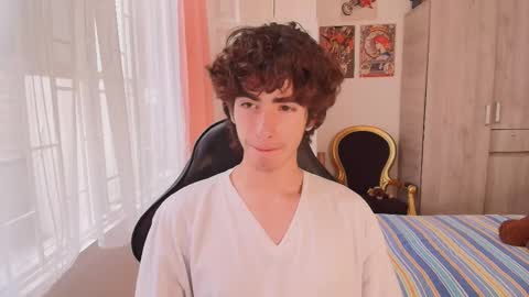 Snapshot of lucas_xo chatting on October 17, 9:19 pm lucas_xo online show from October 17, 9:19 pm