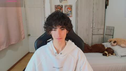 lucas_xo online show from May 22, 5:45 am