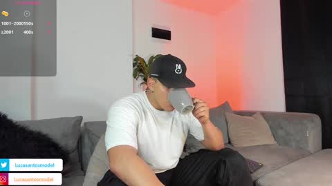 Snapshot of lucasanto_ chatting on December 3, 3:29 am LUCA SANTOS online show from December 3, 3:29 am