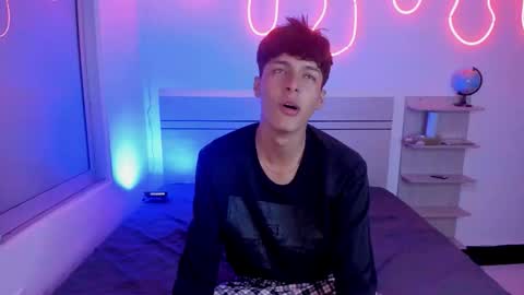 Luccas Ferreira online show from November 16, 7:27 pm