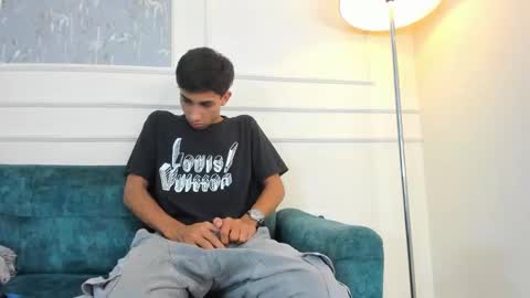 Snapshot of lucian_davi chatting on October 16, 4:48 pm Pirulo online show from October 16, 4:48 pm