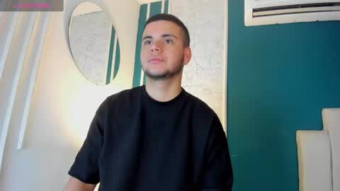 Snapshot of lucian_davi chatting on February 10, 11:46 am Pirulo online show from February 10, 11:46 am