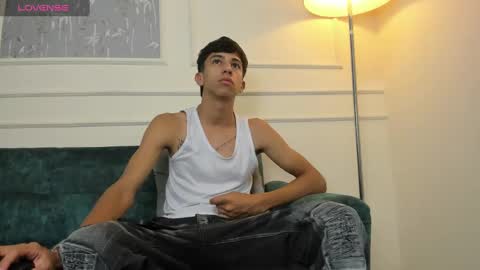 Snapshot of lucian_davi chatting on January 21, 12:24 pm Pirulo online show from January 21, 12:24 pm
