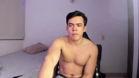 Snapshot of lucian_gomez chatting on February 6, 5:03 am Lucian Gomez online show from February 6, 5:03 am