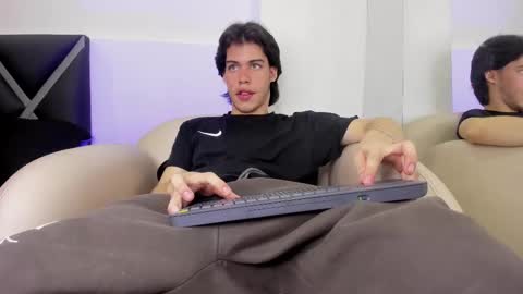 Snapshot of lucian_greyy chatting on October 9, 5:23 am lucian_greyy online show from October 9, 5:23 am