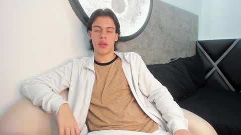 Snapshot of lucian_greyy chatting on October 2, 4:05 am lucian_greyy online show from October 2, 4:05 am