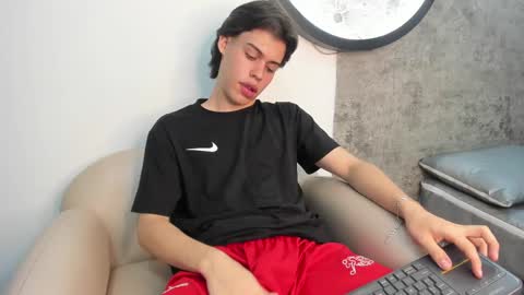 Snapshot of lucian_greyy chatting on October 1, 4:05 am lucian_greyy online show from October 1, 4:05 am