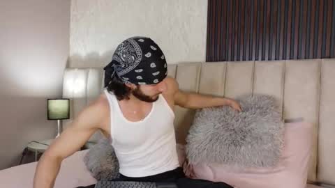 Snapshot of luciano_ferrer chatting on October 15, 8:49 pm Luciano online show from October 15, 8:49 pm