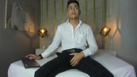 Snapshot of lucii_fer_ chatting on December 5, 10:55 am Leo online show from December 5, 10:55 am