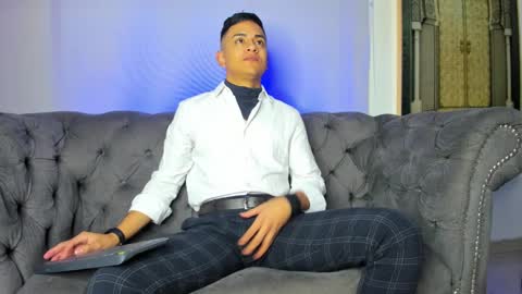Snapshot of lucii_fer_ chatting on December 17, 11:17 am Leo online show from December 17, 11:17 am