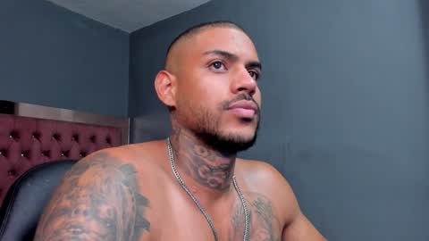 Snapshot of luigi1_ chatting on December 7, 4:09 am Luigi Vitale online show from December 7, 4:09 am