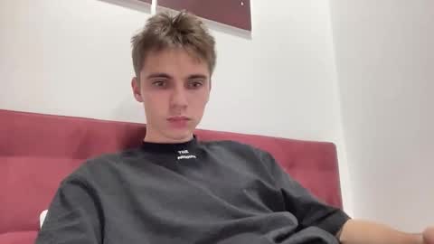 Snapshot of luis_7777 chatting on October 15, 6:48 pm Luis online show from October 15, 6:48 pm