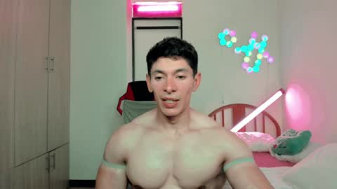 Snapshot of luisfernikesportboy chatting on December 11, 9:33 pm Luis Fer PVT IS OPEN online show from December 11, 9:33 pm