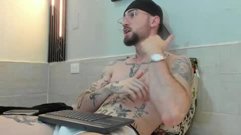 Snapshot of luke_davis01 chatting on February 11, 1:41 pm LUKE online show from February 11, 1:41 pm