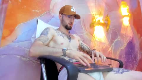 Snapshot of luke_davis01 chatting on January 31, 1:23 pm LUKE online show from January 31, 1:23 pm