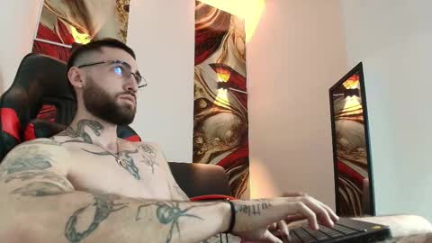 Snapshot of luke_davis01 chatting on September 19, 1:33 pm LUKE online show from September 19, 1:33 pm